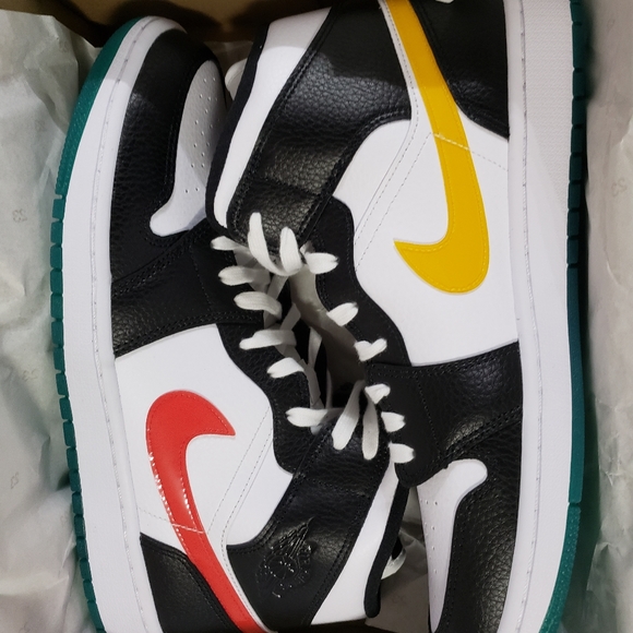 Shoes - Picture 3 of 7